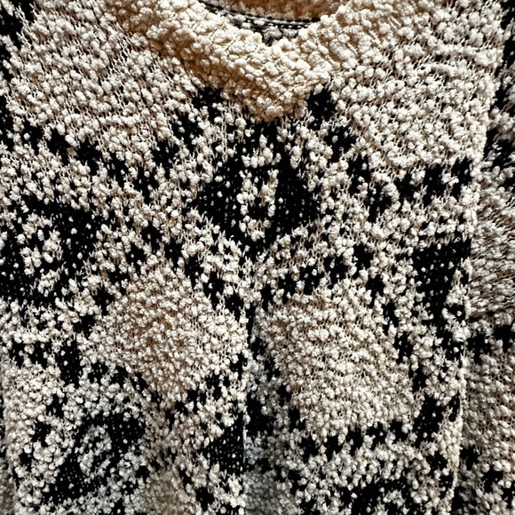 Black and white womens sweater size S/M. Brand is Miracle USA - Picture 2 of 7